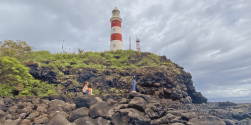 Descente sur les rochers au bas des falaises du Phare d'Albion