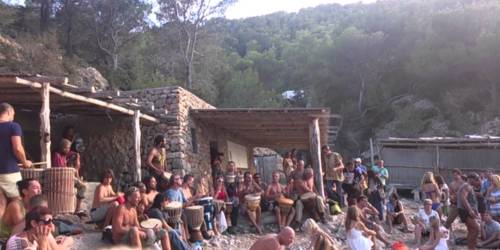 RITUEL DES PERCUSSIONS AU COUCHER DU SOLEIL - Cala Benirràs - Ibiza