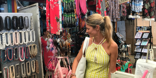 Bazaar Grand Baie Stalls