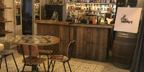 Wine Bar Small & Chic in Curepipe