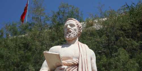 Statue à l'entrée [@André S.]