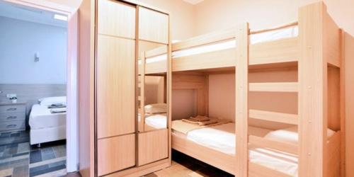 Chambre à lit jumeaux